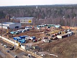 Десятки москвичей перекрыли Крылатскую улицу, протестуя против строительства тоннеля Десятки москвичей перекрыли Крылатскую улицу, протестуя против строительства тоннеля