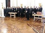 Правящий бургомист Берлина Эберхард Дибгин передал сегодня в Москве российским официальным лицам ряд ценных исторических документов, которые были похищены в России Правящий бургомист Берлина Эберхард Дибгин передал сегодня в Москве российским официальным лицам ряд ценных исторических документов, которые были похищены в России