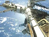 Грузовой корабль "Прогресс-М1-5" сегодня утром должен пристыковаться к орбитальной станции "Мир"