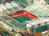 10 человек, арестованных в понедельник в Англии, планировали взорвать стадион "Олд Траффорд" в Манчестере во время матча "Манчестер" - "Ливерпуль", который состоится в субботу