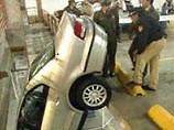 В Чили пенсионер припарковался сразу на двух этажах гаража