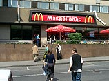 Во всех российских McDonald's во вторник были приспущены флаги и отключена музыка