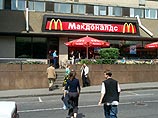 Во всех российских McDonald's во вторник были приспущены флаги и отключена музыка Во всех российских McDonald's во вторник были приспущены флаги и отключена музыка