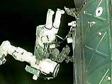 В программе полета девятой экспедиции на МКС значатся два выхода в открытый космос - в июле и августе. В ходе первого выхода на служебном модуле будет установлен отражатель для нового европейского грузового корабля "Жюль Верн" или ATV