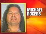 Полиция задержала 51-летнего Майкла Роджерса в тот момент, когда он сдирал кожу с головы птицы
