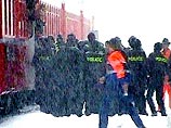 В Швейцарии 250 манифестантов блокированы полицией в 35 км от Давоса, где проходит Всемирный экономический форум В Швейцарии 250 манифестантов блокированы полицией в 35 км от Давоса, где проходит Всемирный экономический форум