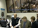 В результате происшествия никто не пострадал, однако упавший фрагмент кровли привлек внимание прохожих В результате происшествия никто не пострадал, однако упавший фрагмент кровли привлек внимание прохожих