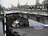 В Воронеже под маршруткой рухнул мост: 3 человека госпитализированы В Воронеже под маршруткой рухнул мост: 3 человека госпитализированы