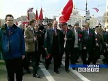 КПРФ и "Трудовая Россия" начали шествие к Театральной площади КПРФ и "Трудовая Россия" начали шествие к Театральной площади