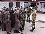 Российская армия сегодня калечит судьбы молодых людей, считает 63 процента опрошенных москвичей. Таковы данные исследовательской компании "Comcon", предоставленные в распоряжение радиостанции "Эхо Москвы".