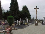 Во Франции осквернено католическое кладбище