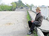 Разрушенный в Аджарии мост через реку Чолоки разминирован Разрушенный в Аджарии мост через реку Чолоки разминирован