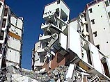 До сих пор многие жители пострадавших районов находятся под руинами домов. Специалисты полагают, что погибших будет не менее 30 тыс. человек До сих пор многие жители пострадавших районов находятся под руинами домов. Специалисты полагают, что погибших будет не менее 30 тыс. человек