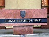 Сейм Литвы во вторник в срочном порядке принял закон о дополнении закона о выборах президента, в котором зафиксировано, что лицо, смещенное с должности путем импичмента или лишенное мандата члена сейма, в течение пяти лет не может избираться членом сейма