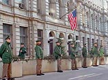 США заплатят 1,5 млн евро, чтобы подальше передвинуть улицу от их посольства в Берлине США заплатят 1,5 млн евро, чтобы подальше передвинуть улицу от их посольства в Берлине