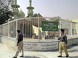 В центре Карачи смертник взорвал мечеть: 14 погибших и 125 раненых (ФОТО)