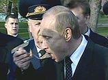 В Александровском саду Путин и Иванов поели каши с ветеранами В Александровском саду Путин и Иванов поели каши с ветеранами