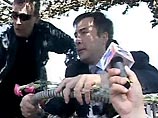 Михаил Саакашвили сел в бульдозер и снес КПП на границе Аджарии