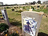 Вооруженные палестинцы осквернили британское военное кладбище (ФОТО) Вооруженные палестинцы осквернили британское военное кладбище (ФОТО)