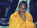 Вредной привычке в Таиланде следуют 24,4% буддистских монахов и послушников, а в соседней Камбодже - 36%