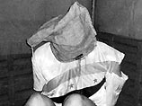 Напомним, что фотографии издевательств британских солдат над пленными иракцами впервые появились в газете The Daily Mirror Напомним, что фотографии издевательств британских солдат над пленными иракцами впервые появились в газете The Daily Mirror