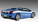 Компания Lamborghini дарит итальянской полиции по случаю ее юбилея модель Lamborghini Gallardo (500 л/с, алюминиевый кузов), пишет журнал Focus