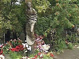 В Москве осквернена могила Владимира Высоцкого В Москве осквернена могила Владимира Высоцкого