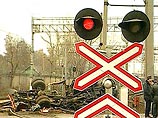 В 19:00 по московскому времени локомотивная бригада пассажирского поезда N 938 Красноярск-Северобайкальск была вынуждена применить экстренное торможение, но не смогла избежать столкновения с грузовиком