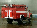 Под Питером горят два строения. В подвале одного из них - 6 тонн солярки Под Питером горят два строения. В подвале одного из них - 6 тонн солярки