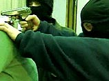 Двое в масках ограбили 2 зала игровых автоматов в Москве, избив битами охранника и оператора