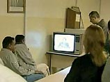 Предполагалось, что заседание суда будет транслироваться в прямом эфире нескольких телеканалов. Однако в последний момент представители военного командования США запретили трансляцию Предполагалось, что заседание суда будет транслироваться в прямом эфире нескольких телеканалов. Однако в последний момент представители военного командования США запретили трансляцию