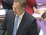 Когда Тони Блэр произносил речь, неизвестный, находившийся на галерее для посетителей парламента, бросил в него пакет с порошком сиреневого цвета