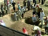 Врач больницы в Рамади, куда были доставлены пострадавшие, доктор Саллах аль-Ани утверждает, что в результате авианалета погибли 45 человек. Среди погибших 15 детей и 10 женщин Врач больницы в Рамади, куда были доставлены пострадавшие, доктор Саллах аль-Ани утверждает, что в результате авианалета погибли 45 человек. Среди погибших 15 детей и 10 женщин