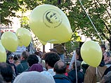 В акции, организованной движением "За права человека", либеральным движением "Российские радикалы" и группой "Совесть", приняли участие около 400 человек