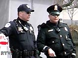 С приближением лета специалисты ФБР рекомендуют полицейским уделять повышенное внимание людям, которые, несмотря на жару, носят теплые, мешковатые куртки