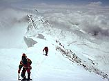 В четверг Сиоко Ота из префектуры Хиросима вместе с двумя партнерами успешно завершила восхождение на 8850-метровую гору