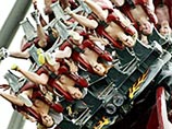 Девушки нагишом прокатились на самых страшных американских горках в Европе Девушки нагишом прокатились на самых страшных американских горках в Европе