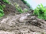 Селевой поток объемом свыше 200 тысяч кубометров, прорвав дамбу отстойника золоотвала Партизанской ГРЭС, пошел на железнодорожные пути, накрыв их полуметровым слоем Селевой поток объемом свыше 200 тысяч кубометров, прорвав дамбу отстойника золоотвала Партизанской ГРЭС, пошел на железнодорожные пути, накрыв их полуметровым слоем