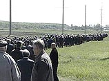 В Ростовской области несколько сотен горняков шахты "Обуховская" (город Зверево) перекрыли железную дорогу, требуя погашения задолженности
