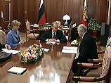 Путин, в частности, заслушал отчет Каламанова о выполнении президентских поручений по улучшению ситуации с правами и свободами граждан чеченской республики Путин, в частности, заслушал отчет Каламанова о выполнении президентских поручений по улучшению ситуации с правами и свободами граждан чеченской республики