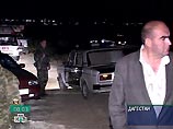 С раннего утра на месте происшествия ведется ремонт, до окончания которого приостановлена подача газа в республику Азербайджан и в один из районов Махачкалы, где проживает около 150 тыс. человек. Замене подлежат десять метров трубопровода С раннего утра на месте происшествия ведется ремонт, до окончания которого приостановлена подача газа в республику Азербайджан и в один из районов Махачкалы, где проживает около 150 тыс. человек. Замене подлежат десять метров трубопровода