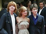 На первый показ долгожданной третьей серии фильма о приключениях мальчика-волшебника из Великобритании в США прибыли молодые звезды Гарри Поттера Дэниел Рэдклиф (Гарри), Руперт Гринт (Рон) и Эмма Уотсон (Гермиона)