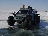 В течение трех месяцев путешественники собирались на уникальных внедорожниках-пневмовездеходах "Торос" преодолеть около 9 тыс. км, в том числе 3 тыс. км - по дрейфующим льдам