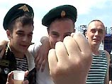 В День пограничника в Москве усилена охрана порядка мест массовых гуляний военнослужащих