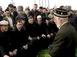 Похороны Кадырова состоятся во вторник в Центорое. Его похоронят рядом с отцом, погибшим в результате теракта 9 мая в Грозном