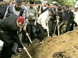 Зелимхана Кадырова похоронили рядом с отцом в их родном селении Центорой