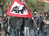 Охрана Дома правительства России разогнала акцию радикальной молодежи Охрана Дома правительства России разогнала акцию радикальной молодежи