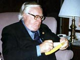 Рей Бредбери обозвал режиссера фильма "Фаренгейт 9/11" мешком с дерьмом Рей Бредбери обозвал режиссера фильма "Фаренгейт 9/11" мешком с дерьмом
