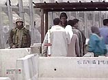Израиль вновь разрешил с четверга 19 тысячам палестинских рабочих и предпринимателей въезжать на его территорию Израиль вновь разрешил с четверга 19 тысячам палестинских рабочих и предпринимателей въезжать на его территорию
