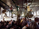 Палестинские рабочие и предприниматели не имели возможности попасть в Израиль в течение двух месяцев Палестинские рабочие и предприниматели не имели возможности попасть в Израиль в течение двух месяцев